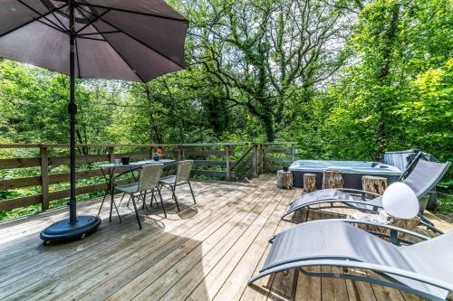 Balkons/terase, Dôme & jacuzzi et Séjour romantique en Dordogne (Dome & jacuzzi et Sejour romantique en Dordogne) in La Dornac