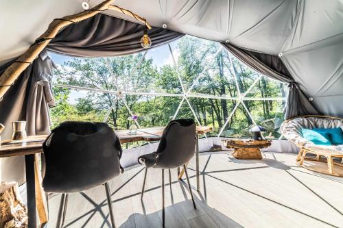 Koplietošanas atpūtas telpa ar TV, Dôme étoilé & jacuzzi, Escapade à 2 en Dordogne (Dome etoile & jacuzzi, Escapade a 2 en Dordogne) in La Dornac