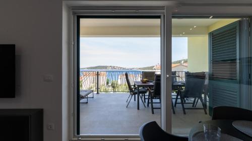 陽台/露台, Luxury Apartment Nala with shared pool in 舍維