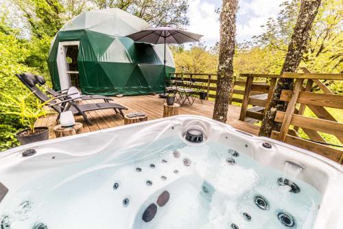Dôme premium & jacuzzi , Nature en Dordogne (Dome premium & jacuzzi , Nature en Dordogne) in La Dornac