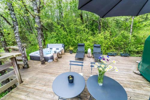 Balkons/terase, Dôme premium & jacuzzi , Nature en Dordogne (Dome premium & jacuzzi , Nature en Dordogne) in La Dornac