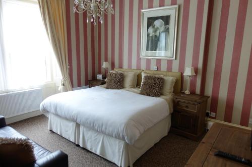 Double or twin room, private bathroom