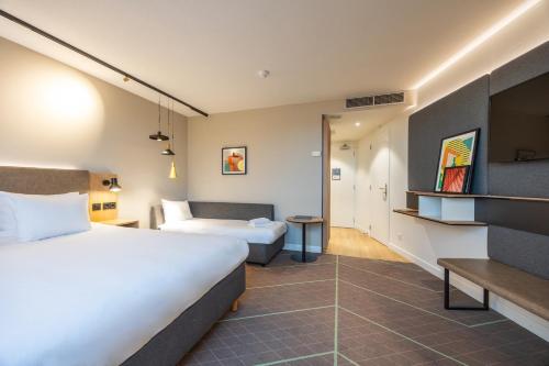 room detail thumbnail 1