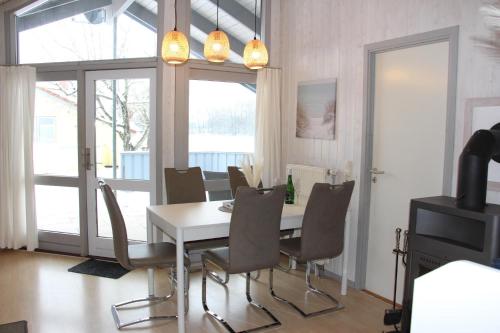 5 Personen Ferienhaus mit Sauna, Kanu und herrlichem Seeblick in Otterndorf in Otterndorf