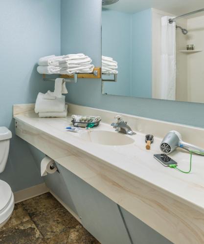 Queen Room with Two Queen Beds - Pets not allowed