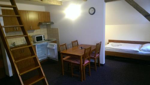 4 twin beds