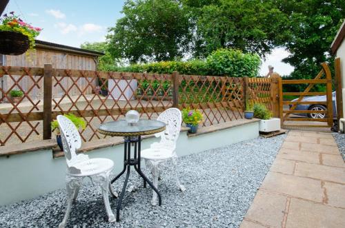 Iekārtas, 1 Bed in West Putford oc-thymw in Īstputforda