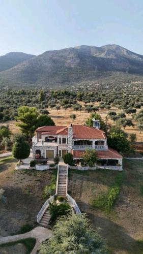 Stone Horizon Villa in Magoula (Eretria)