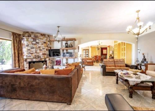 Stone Horizon Villa in Magoula (Eretria)