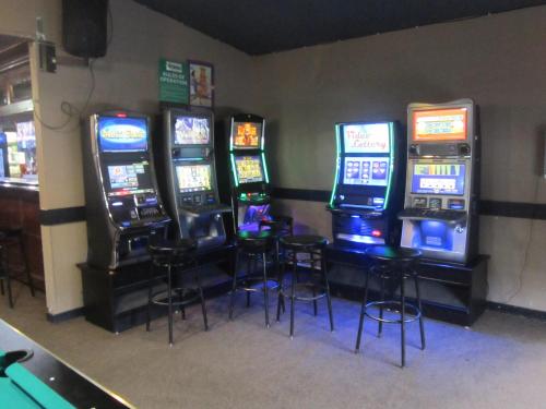 Pub/Lounge, Battlefords Inn in North Battleford