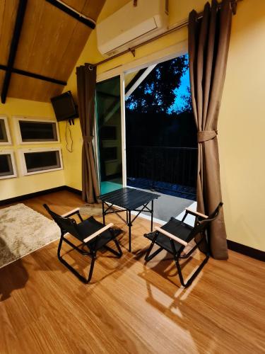 สถานีน้ำหวาน รีสอร์ท น้ำตกอ้ายเขียว in プロンキリ