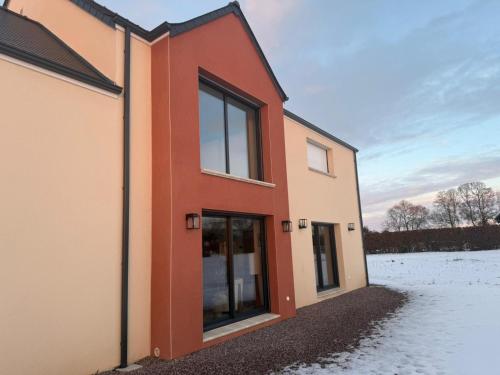 Фасада на хотела, Villa familiale 12pers - 5 chambres - Jardin 2000m2 - 20min Honfleur in Fort-Moville