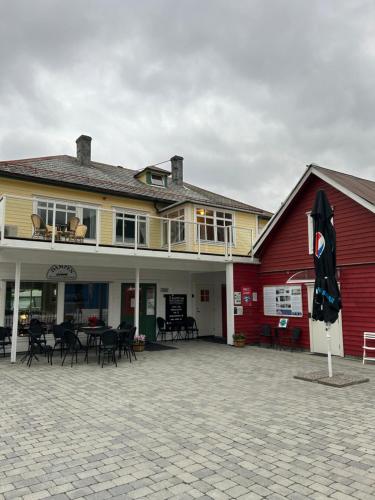 Ресторан, Davik Fjordparadis in Алфотен