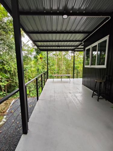 สถานีน้ำหวานรีสอร์ท น้ำตกอ้ายเขียว in プロンキリ