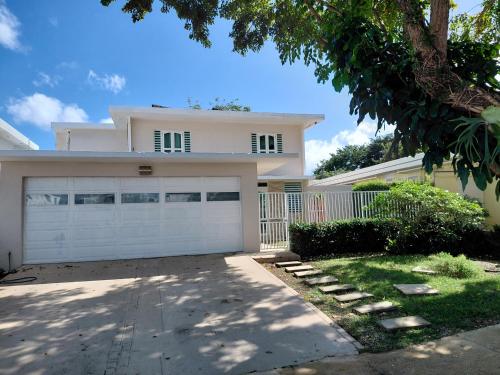 Hermosa y amplia vivienda en San Juan Puerto Rico – khách sạn tại Cupey