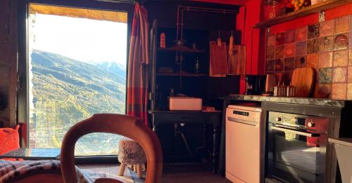 Chalet mountain and dog friendly hot tub in Les Echines Dessous
