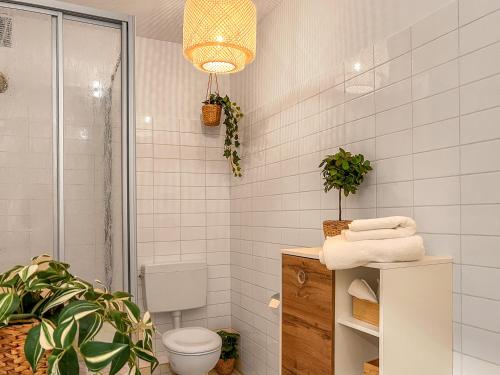 Bathroom, Top Lage - Bali-Appartment Hamburg in Rissen