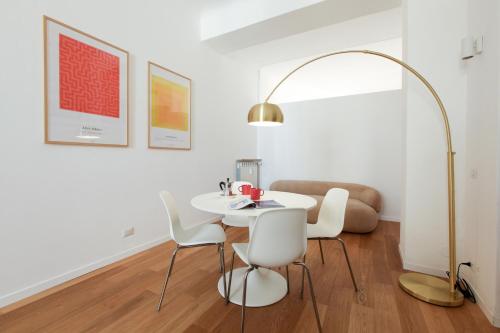 HACCA COLLECTION - Arco della Pace - Sempione - Chinatown 2BR, Mediolan