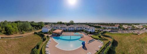 Delightful flat in a village with swimming pool