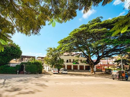 Stone Town Comfort - image 4
