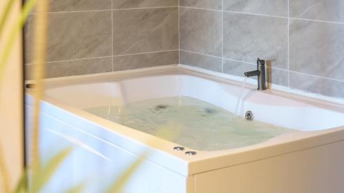 Vista Exterior, Taean Holy Dog Pool Villa in Taean-gun