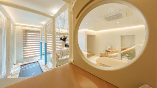 room detail thumbnail 2