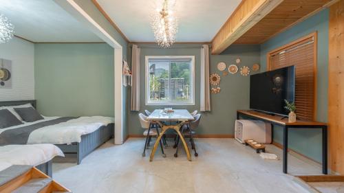 room detail thumbnail 0