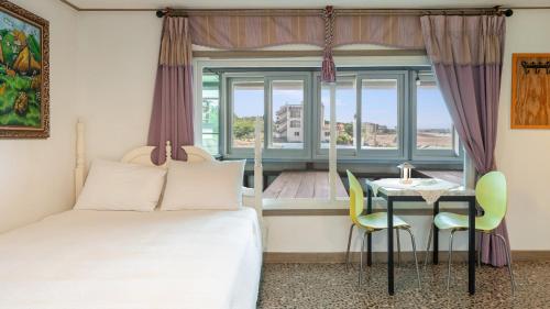 room detail thumbnail 0