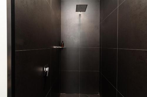 Artistic Urban Apartment at Glaston House - image 8