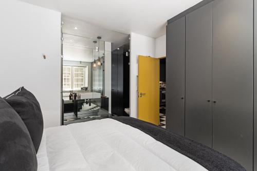Artistic Urban Apartment at Glaston House - image 2