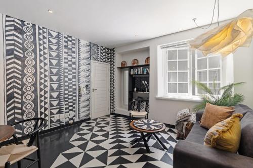 Artistic Urban Apartment at Glaston House - image 9