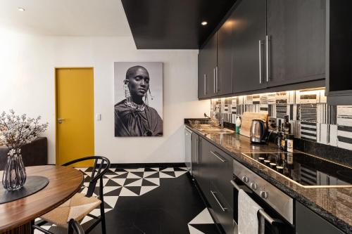 Artistic Urban Apartment at Glaston House - image 11