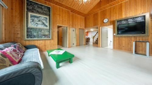 room detail thumbnail 0