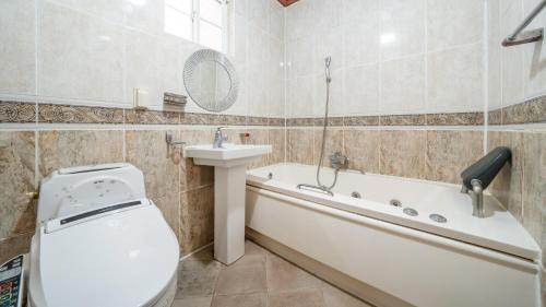 room detail thumbnail 2