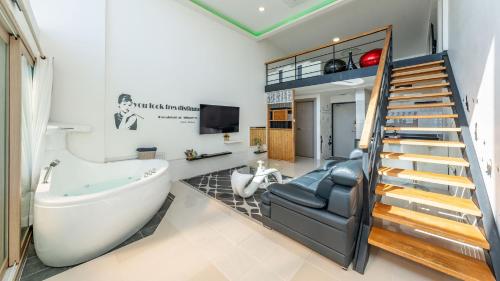 room detail thumbnail 2