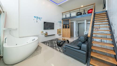 room detail thumbnail 1