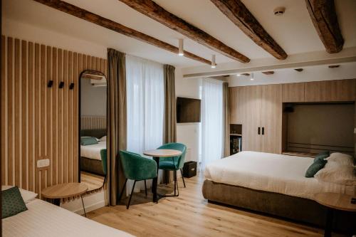 room detail thumbnail 0