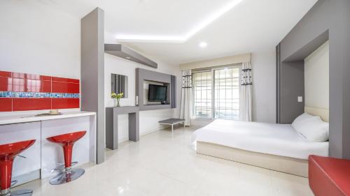 room detail thumbnail 2