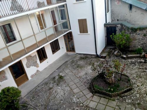 Three-Bedroom Apartment with Mountain View