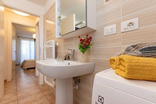 Comfortable flat in a residence with swimming pool, Bibione (Foto 8)