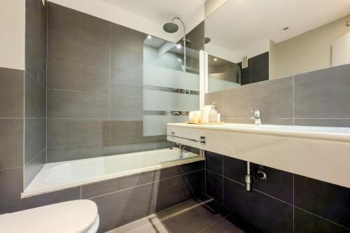 Four Petals Barcelona Boutique Apartments