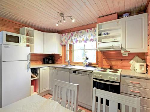 Holiday Home Marjatan mökki by Interhome (Holiday Home Marjatan mokki by Interhome) in Raattama