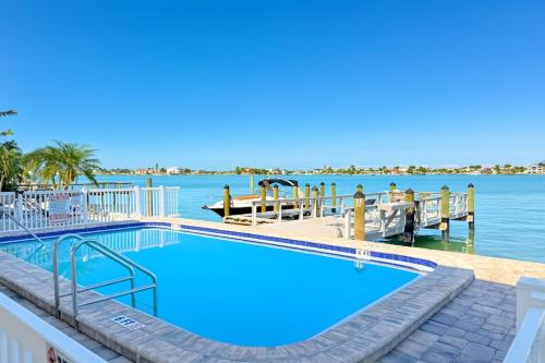 107-Waterfront-Walk to beach-Lovely in St Pete Beach, USA