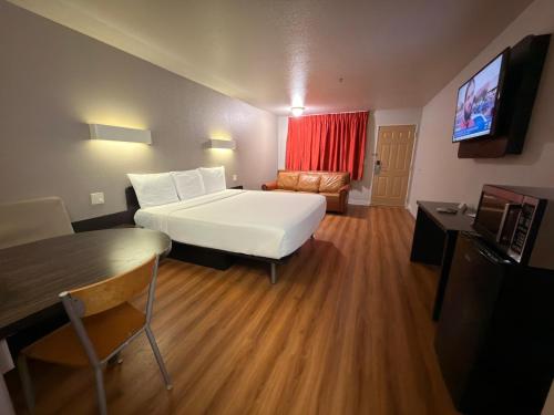 Motel 6-Apache Junction AZ - image 13