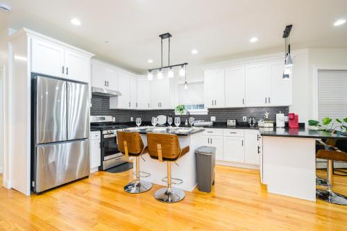 16 -3 Spacious 4BR Worcester Home near Parks in วอเชสเตอร์ (MA)