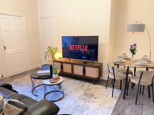 2 Bedroom Home, Contractor Gigs, Sleeps 4 guests, Free Parking – khách sạn tại Wallsend