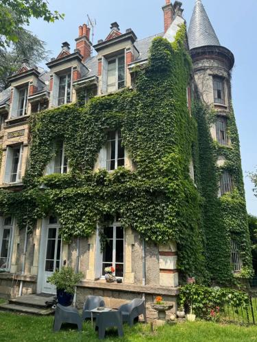 Chambres d'Hôtes du Chateau de Monteux (Chambres d'Hotes du Chateau de Monteux) in La Fouillouse (Rhône-Alpes)