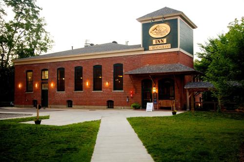 8042176 The Common Man Inn & Restaurant