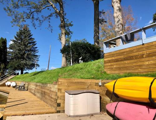 Waterfront Suite centrally located w/ private dock in Newaygo, USA