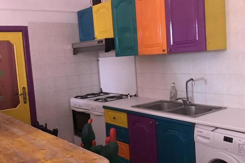 House - Sleeps 5 - Pets Ok - Parking in Frigole
